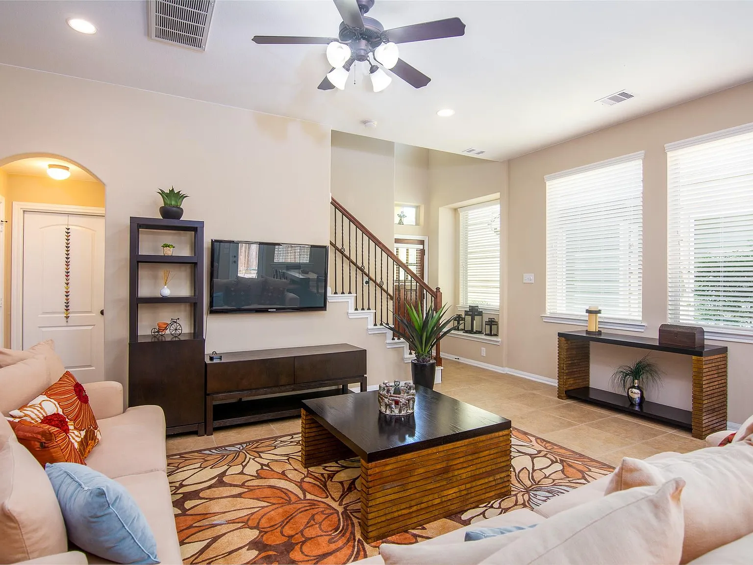 3 bed, 2.5 bath, 1952 sqft, $2,750 — Photo 2