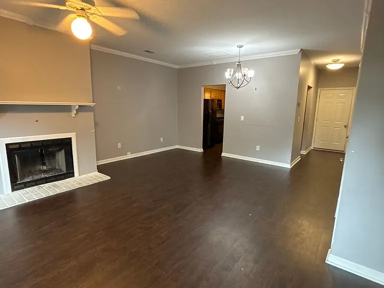 317 Bainbridge Dr #N — Photo 4