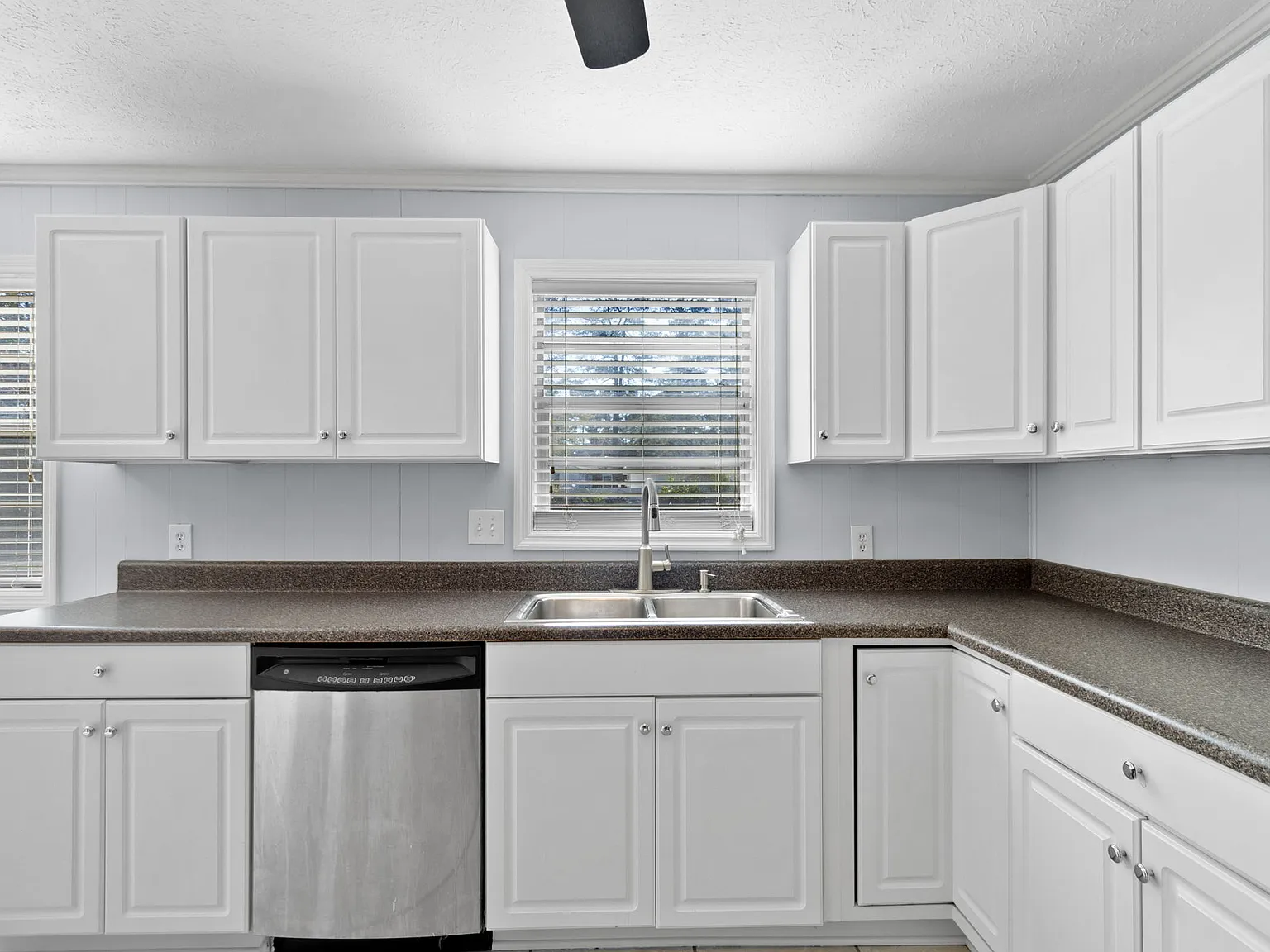 3 bed, 1232 sqft, $1,395 — Photo 4