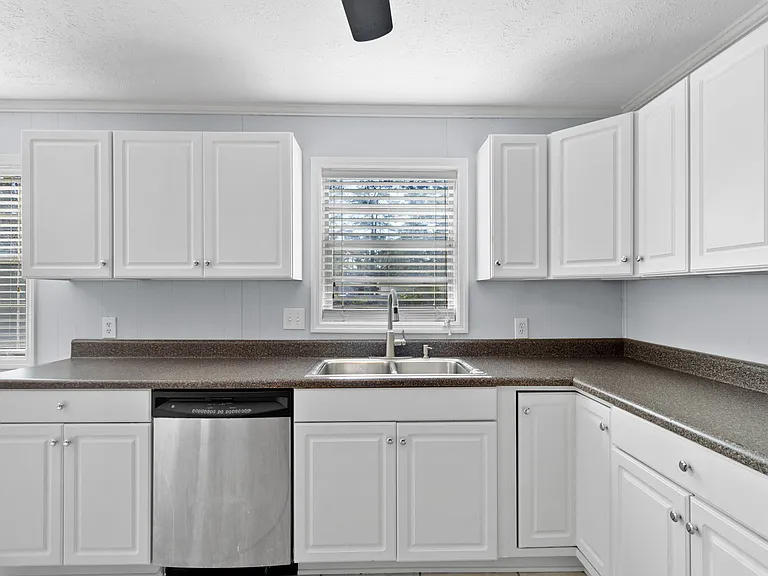 6895 Raeford Rd — Photo 4