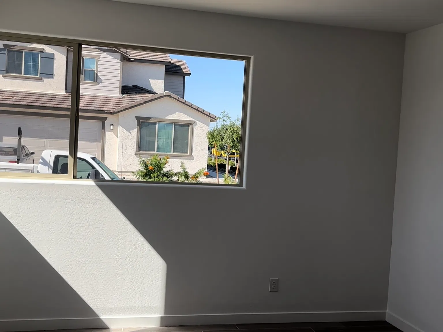 3 bed, 1876 sqft, $2,300 — Photo 2