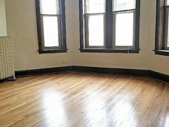 2nd image of 4233 N Paulina St #428