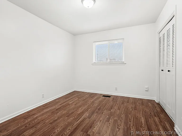 2508 E 51st St — Photo 24