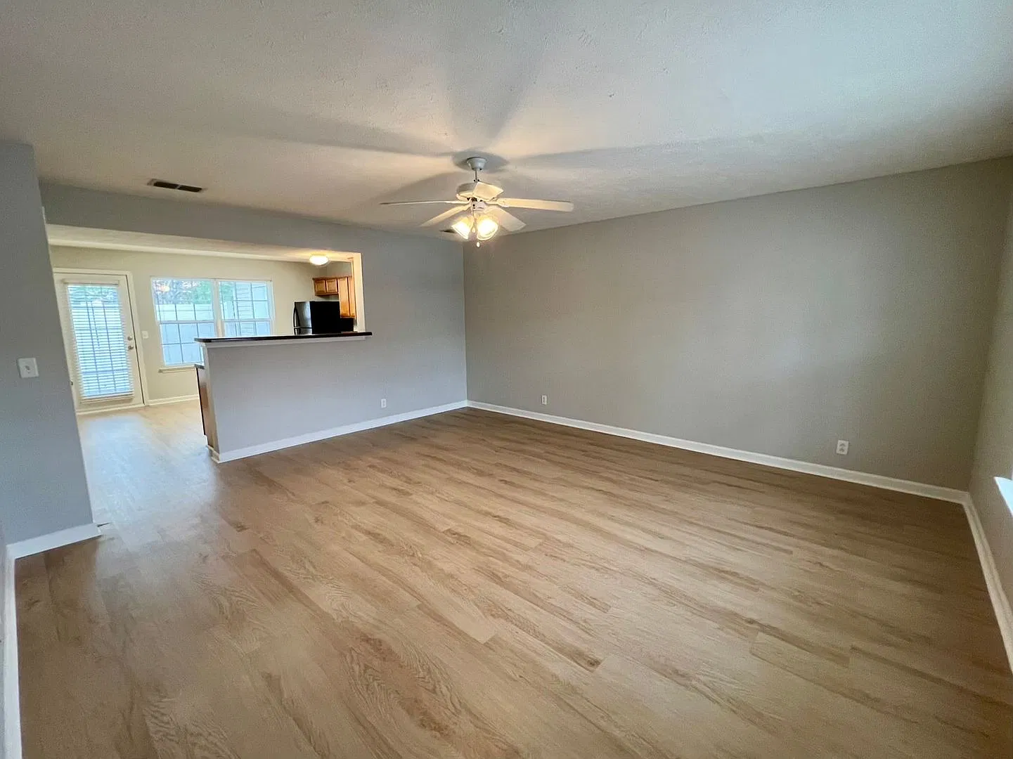 2 Bed/2.5 Bath Townhome in Barfield Commons *Great Central Location* — Photo 3