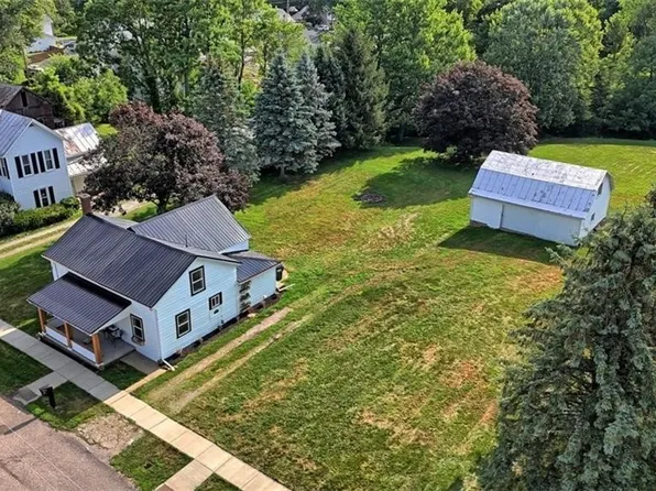 131 Mill St, Burbank, OH 44214