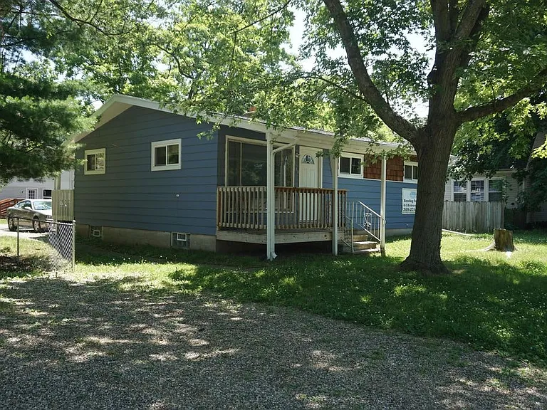 1127 California Ave — Photo 1