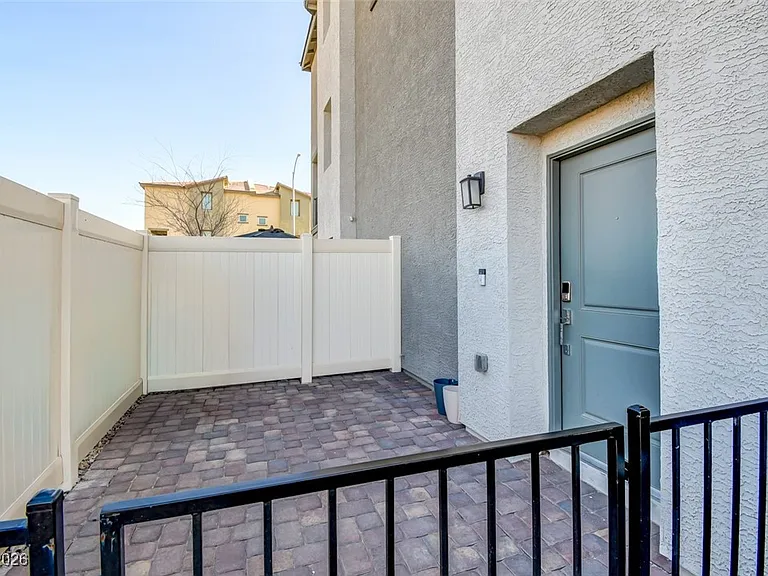 7030 Spicy Merlot St — Photo 15