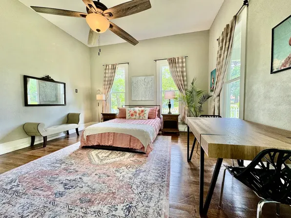 400 W North St, Livingston, TX 77351