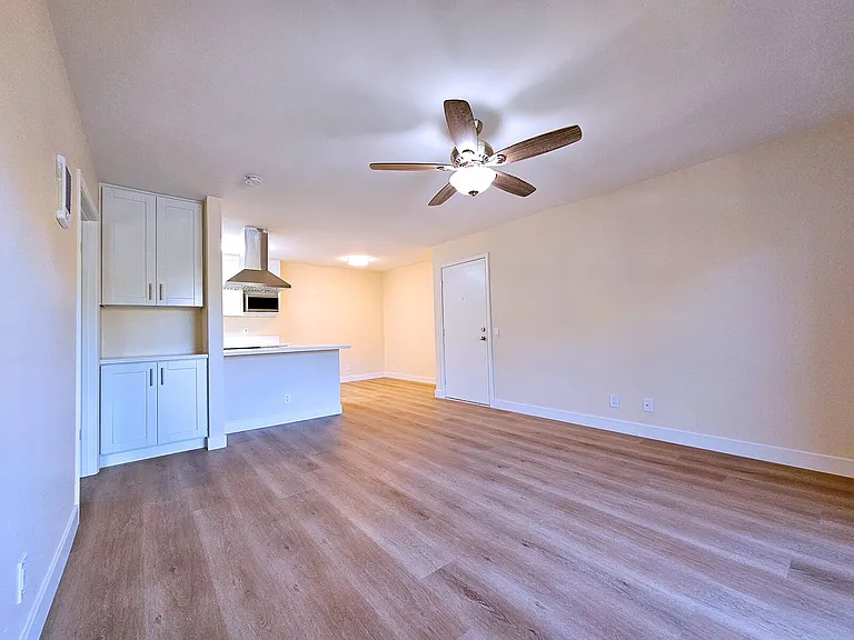 Parklane Apartments — Photo 41