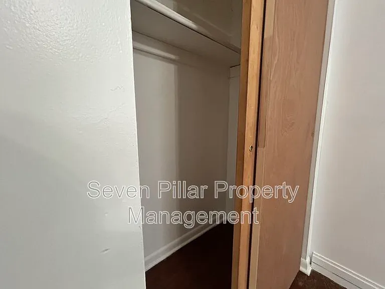 339 S Napoleon Ave — Photo 12