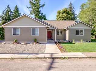 211 SW Broadway St, Mill City, OR 97360