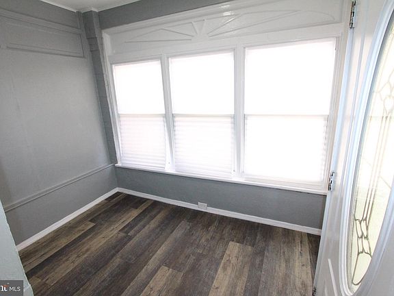 5th image of 4621 Vista St