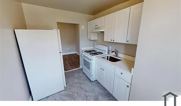 2826 Hartford St SE #203 — Photo 5