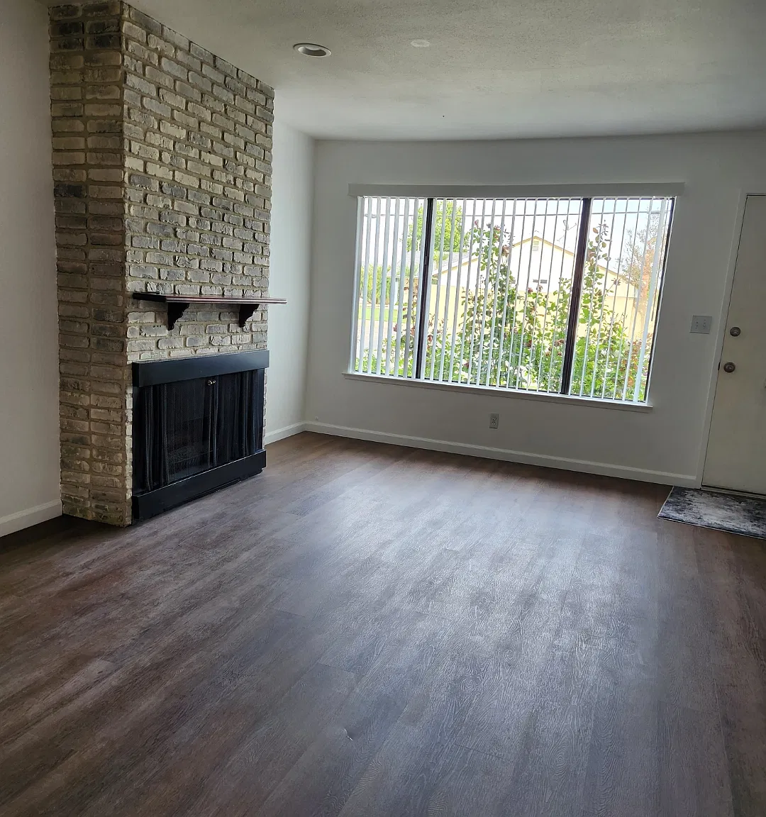 1406 Avenida Alvarado — Photo 1