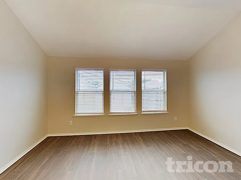 2934 Margeaux Dr — Photo 3