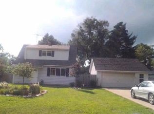 15202 Charluene Dr, Fenton, MI 48430