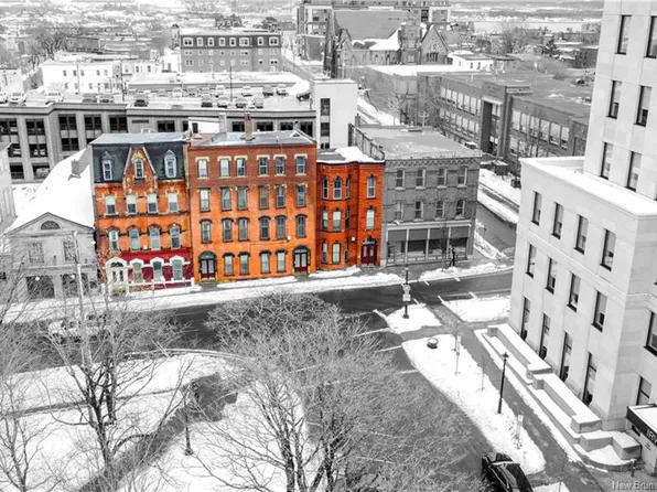 36 Sydney St #28, Saint John, NB E2L 2L3