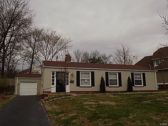 650 Lewiston Dr photo 1