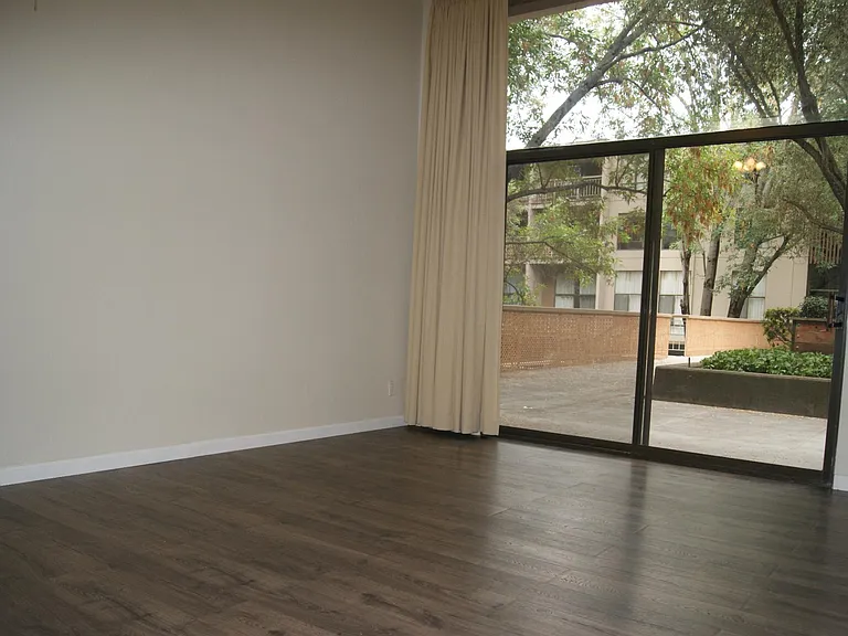 340 N Civic Dr #312 — Photo 4