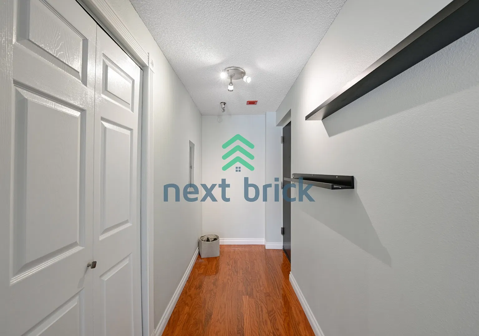 Charming 1-Bedroom, 1-Bath Condo in First Hill with Convenient Urban Access — Photo 4