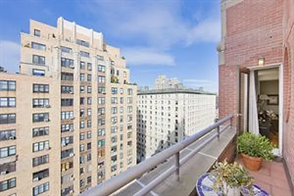 Sold by Douglas Elliman | media 8