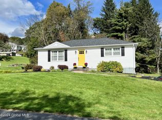 7 Dusenberry Rd, Troy, NY 12182
