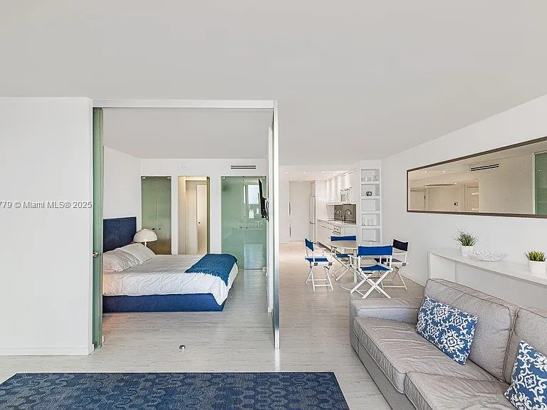 2301 Collins Ave #1032 — Photo 9