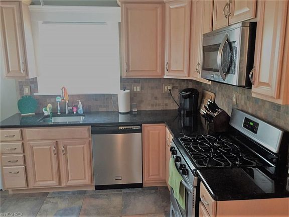 4th image of 1362 Park Row