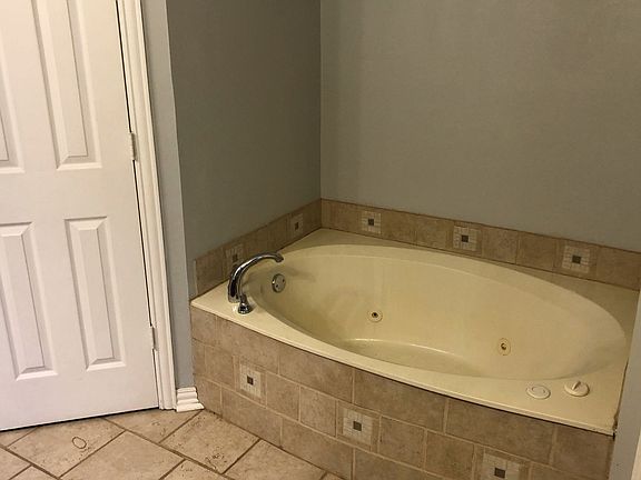 5th image of 2123 Millwood Dr