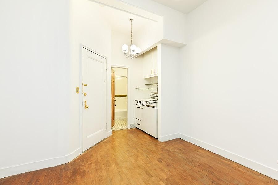 2nd image of 1435 Lexington Ave APT 1B