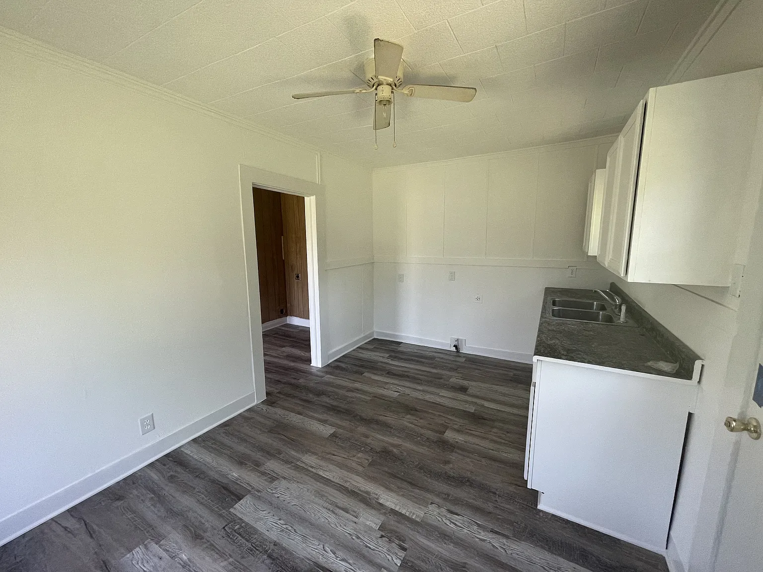 206 South King Street - B — Photo 2