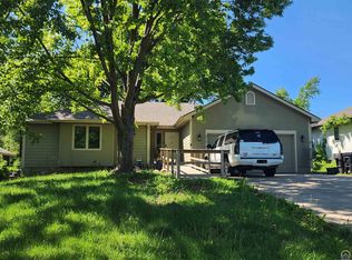 6741 SW Hamptonshire Ln, Topeka, KS 66614