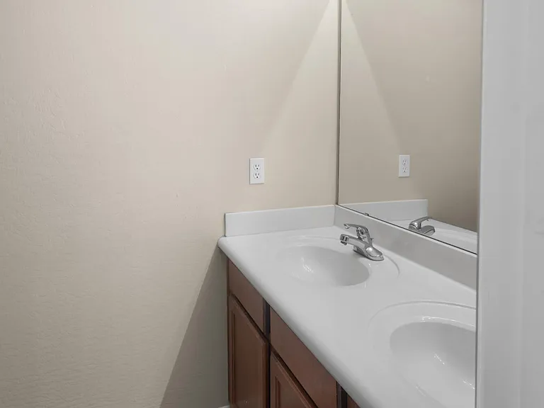 2501 S 255th Dr — Photo 31