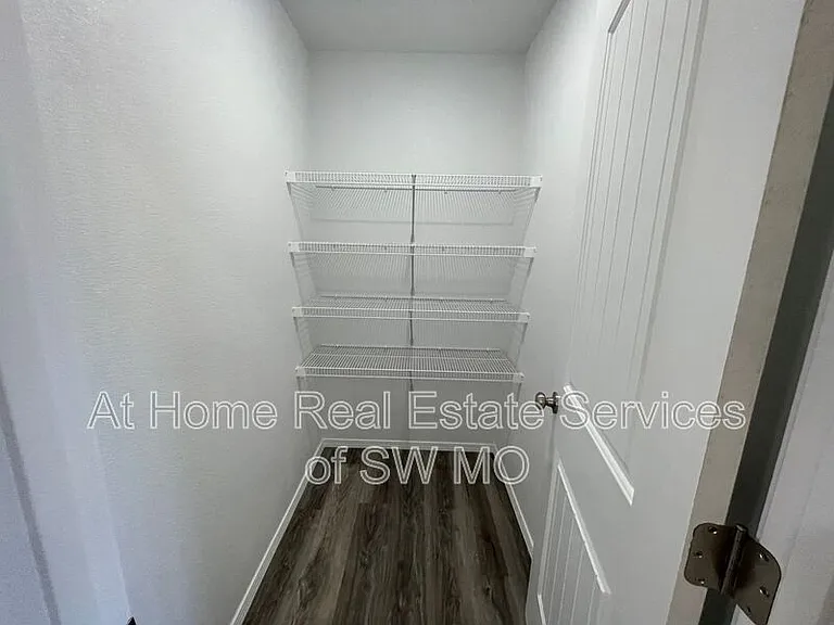 653 S Southgate Dr — Photo 5