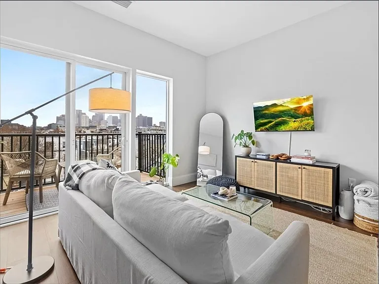 205 Maverick St #Penthouse 505 — Photo 3
