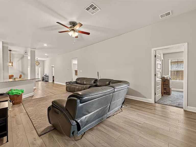 2605 Golden Palms Ln — Photo 24