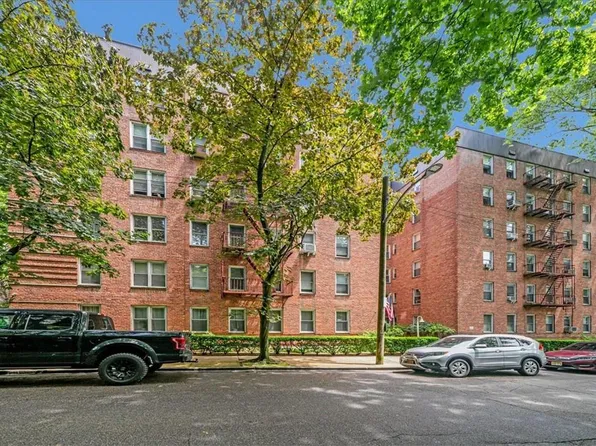 2 Louisiana Avenue #3D, Bronxville, NY 10708