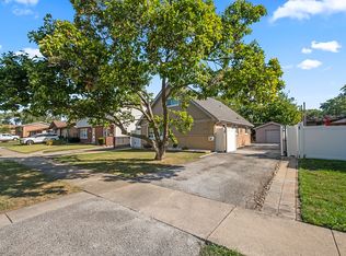 12231 S Lawndale Ave, Alsip, IL 60803