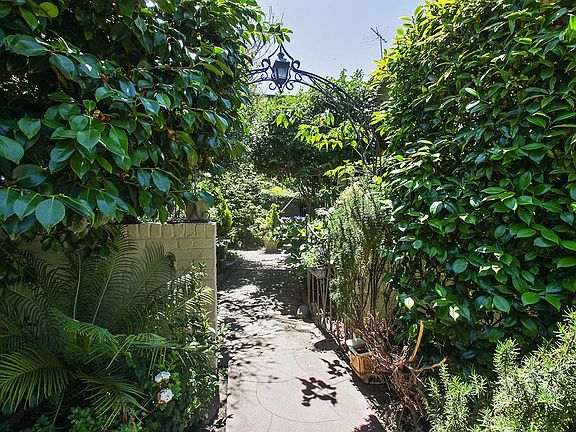 4th image of 711 Burlingame Ave