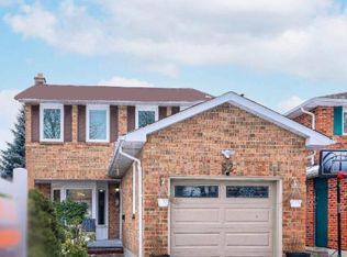 32 Parade Sq, Toronto, ON M1C 3T6