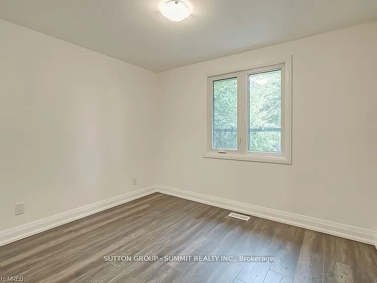 16 Upper Canada Dr #UPPER — Photo 35