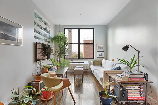 Rented by Manhattan Management LLC | media 35
