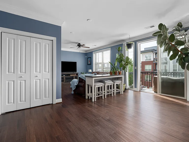 936 Perry St #302 — Photo 6
