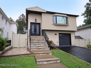 17 Holcomb Ave, Staten Island, NY 10312