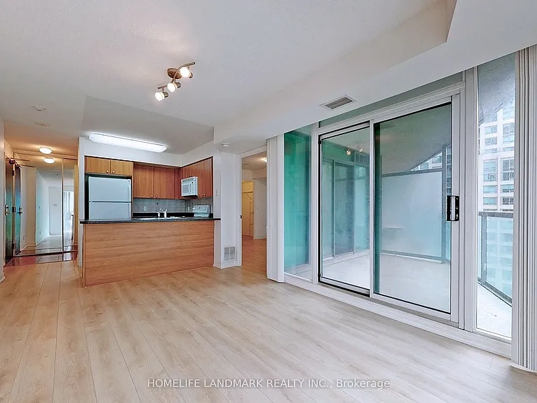 30 Grand Trunk Cres #901 — Photo 10