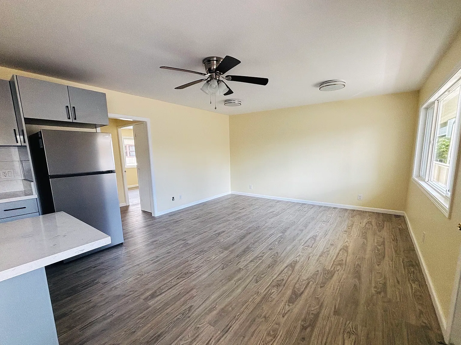 2 bed, 650 sqft, $2,300 — Photo 3