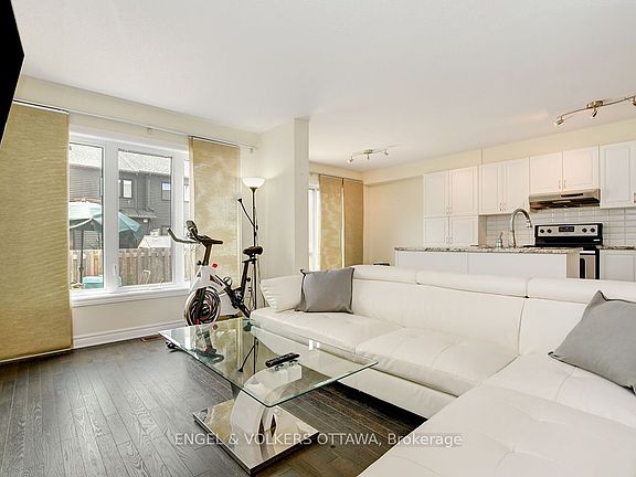 3rd image of 561 Petrichor Cres