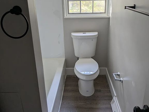 5th image of 13842 Cedar Rd #1