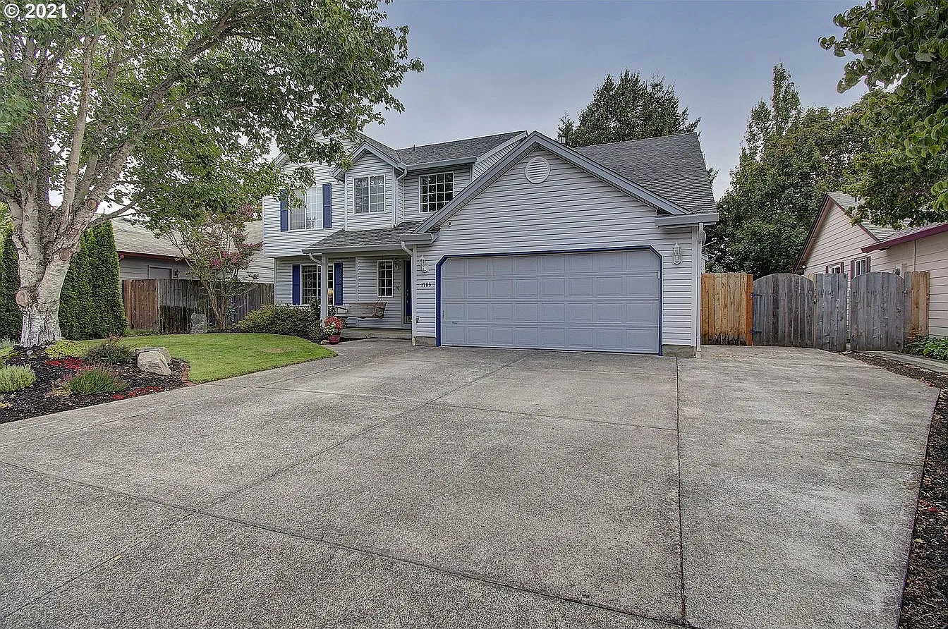 4 bed, 2.5 bath, 2180 sqft, $3,100 — Photo 2