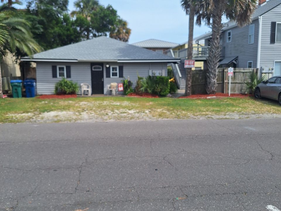 323 2nd and Cherry St .Neptune Beach Open free parking in front